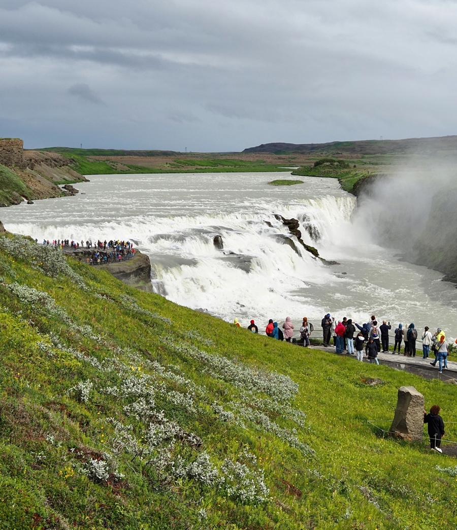 Ziua 6, 11 august: Islanda - Parcul National Thingvellir – Gheizerele – Cascada Gullfoss - Circuit Copenhaga - Groenlanda - Islanda. Eclipsa Totala de Soare 2026